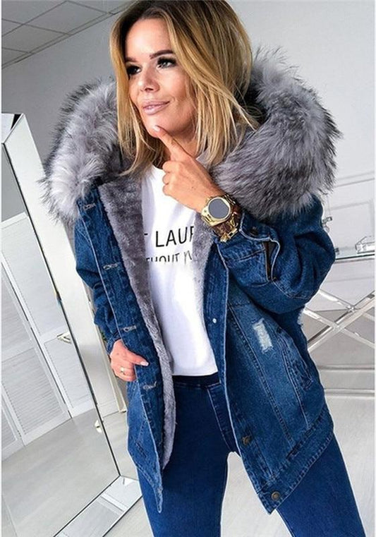 Veste longue en jean avec col en fausse fourrure pour un look luxueux pour les femmes